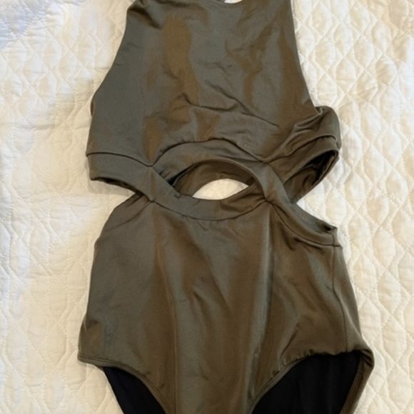 Oye Elvan High Neck Swimsuit - Picture 3 of 3